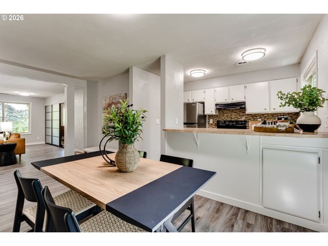 600 CHERRY Dr, Eugene, OR 97401