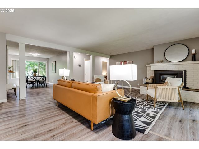600 CHERRY Dr, Eugene, OR 97401