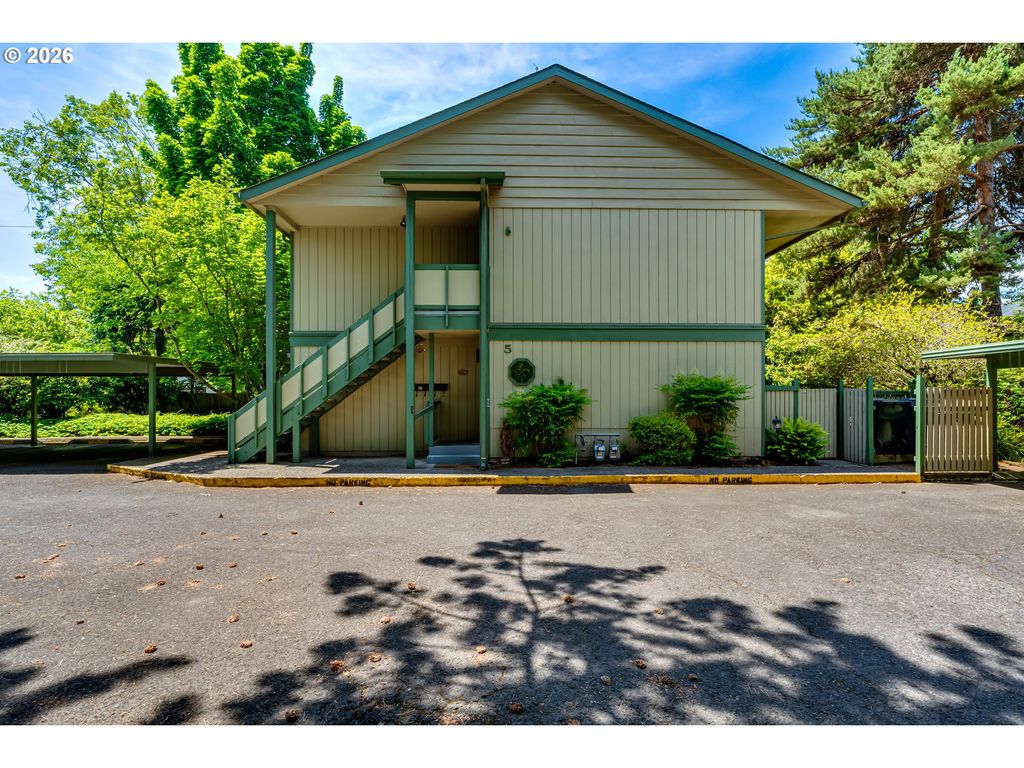 600 CHERRY Dr, Eugene, OR 97401