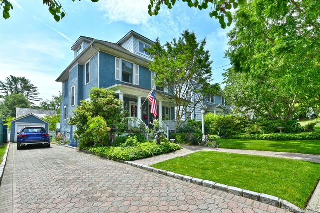 328 38th Road, Douglaston, NY 11363