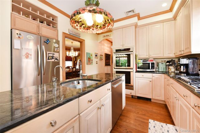 328 38th Road, Douglaston, NY 11363