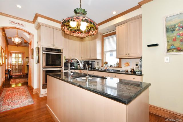 328 38th Road, Douglaston, NY 11363