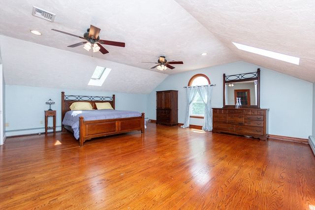 63 Bow St, Saugus, MA 01906