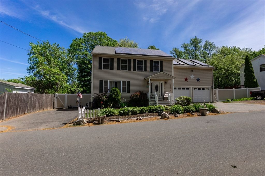 63 Bow St, Saugus, MA 01906