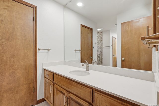 220 Lundblade Ln., Castle Hills, TX 78213