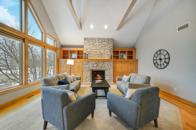 8830 Wedgemere Drive, Victoria, MN 55386