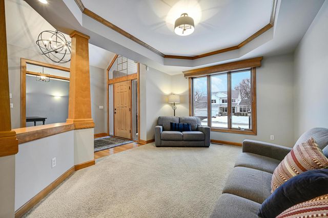 8830 Wedgemere Drive, Victoria, MN 55386