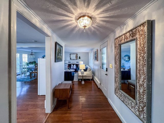 56 Rockridge Rd, Framingham, MA 01702