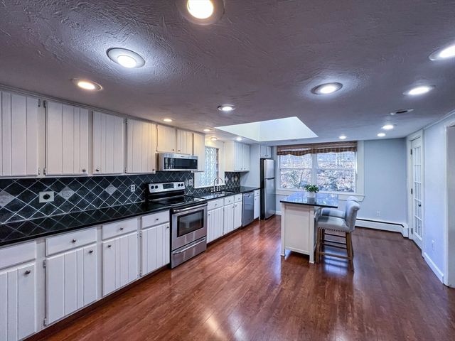 56 Rockridge Rd, Framingham, MA 01702