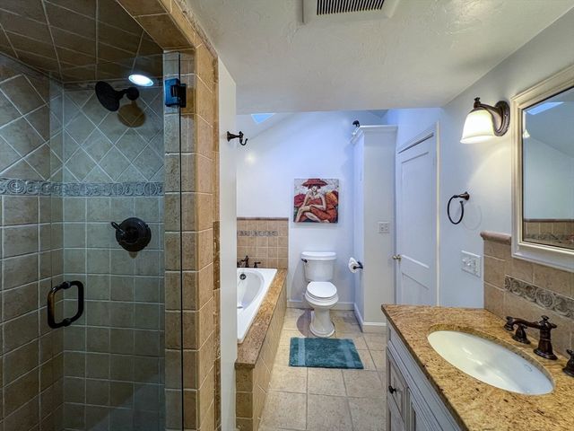 56 Rockridge Rd, Framingham, MA 01702