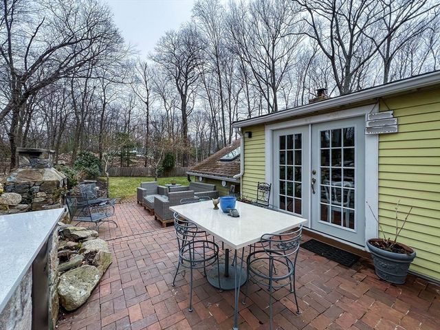 56 Rockridge Rd, Framingham, MA 01702