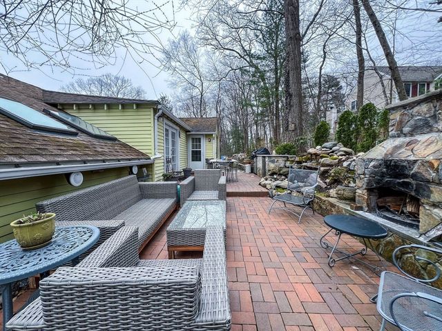 56 Rockridge Rd, Framingham, MA 01702