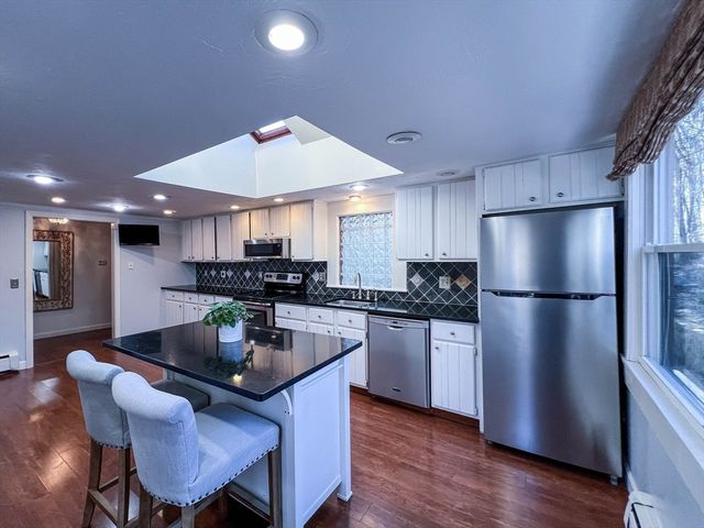 56 Rockridge Rd, Framingham, MA 01702