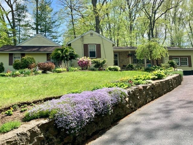 56 Rockridge Rd, Framingham, MA 01702
