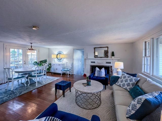 56 Rockridge Rd, Framingham, MA 01702