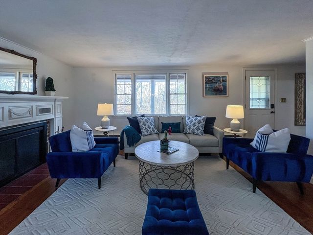 56 Rockridge Rd, Framingham, MA 01702