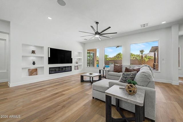 3939 E DUBOIS Avenue, Gilbert, AZ 85298