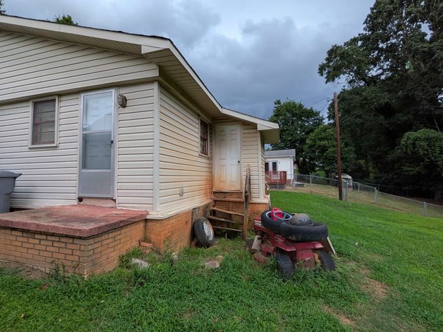 121 Lincoln Drive, Spartanburg, SC 29306