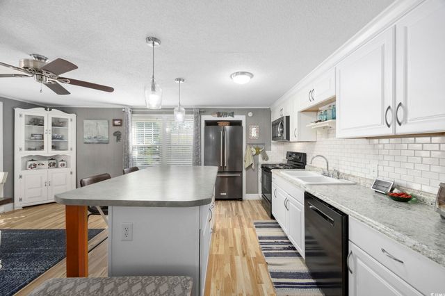 817 Wayne St., North Myrtle Beach, SC 29582
