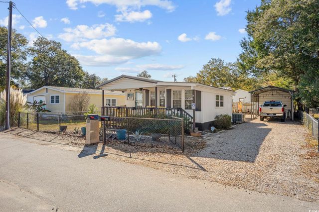 817 Wayne St., North Myrtle Beach, SC 29582