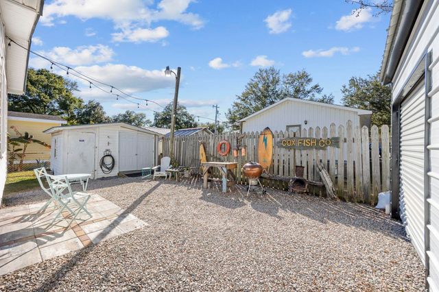817 Wayne St., North Myrtle Beach, SC 29582