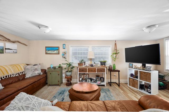 817 Wayne St., North Myrtle Beach, SC 29582