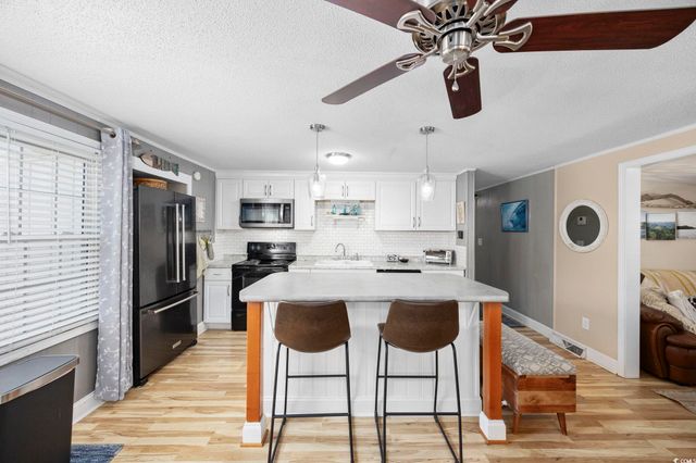 817 Wayne St., North Myrtle Beach, SC 29582