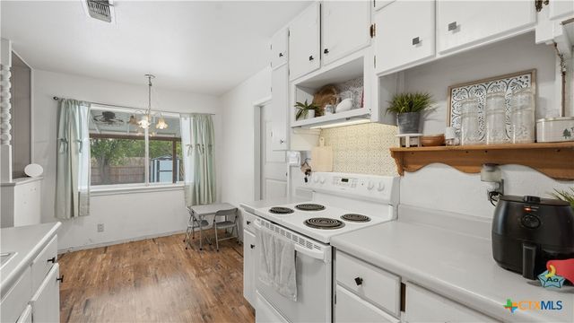 7830 Village Oak Drive, Live Oak, TX 78233