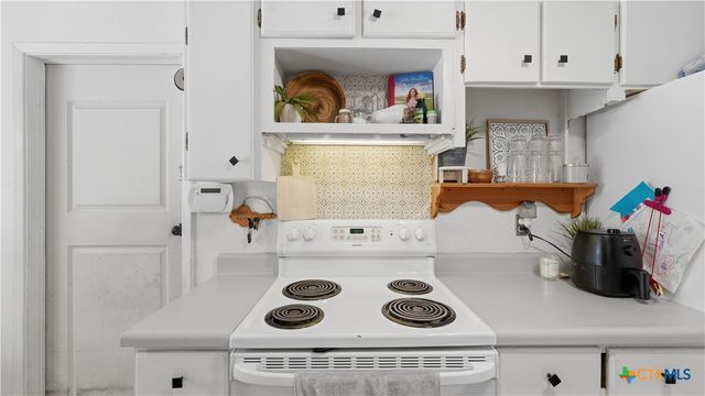 7830 Village Oak Drive, Live Oak, TX 78233