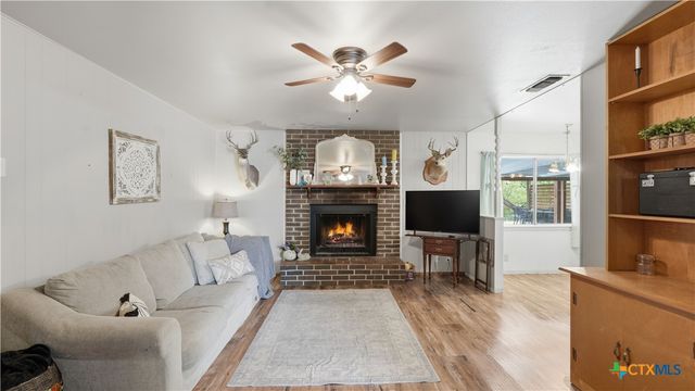 7830 Village Oak Drive, Live Oak, TX 78233