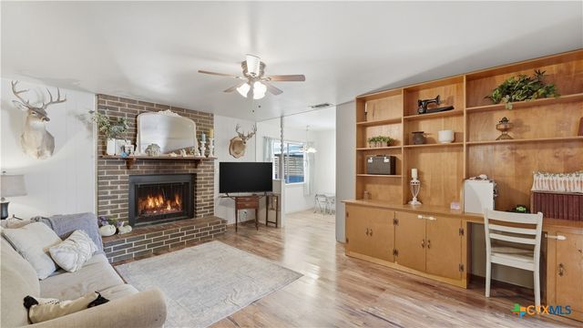 7830 Village Oak Drive, Live Oak, TX 78233