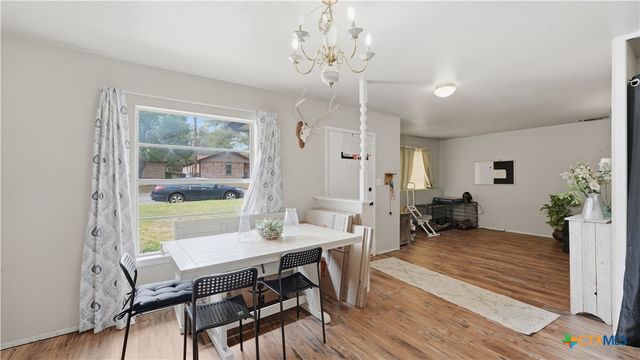 7830 Village Oak Drive, Live Oak, TX 78233