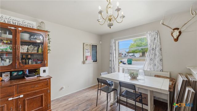 7830 Village Oak Drive, Live Oak, TX 78233