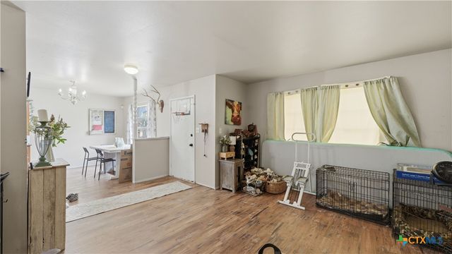 7830 Village Oak Drive, Live Oak, TX 78233