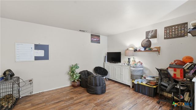 7830 Village Oak Drive, Live Oak, TX 78233