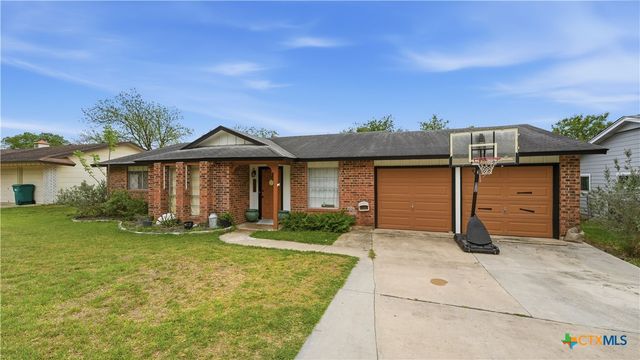 7830 Village Oak Drive, Live Oak, TX 78233