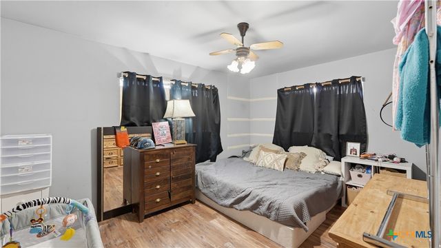 7830 Village Oak Drive, Live Oak, TX 78233