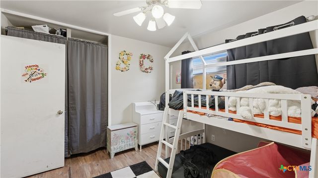 7830 Village Oak Drive, Live Oak, TX 78233