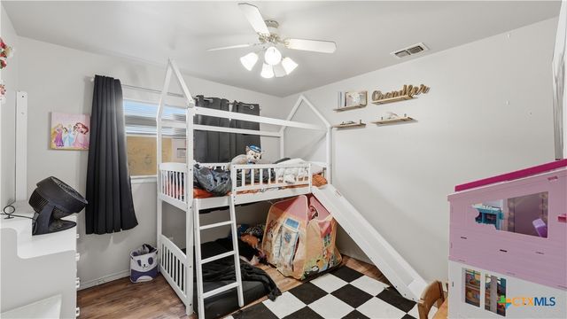 7830 Village Oak Drive, Live Oak, TX 78233