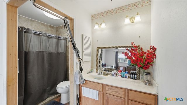 7830 Village Oak Drive, Live Oak, TX 78233