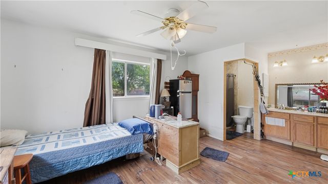 7830 Village Oak Drive, Live Oak, TX 78233