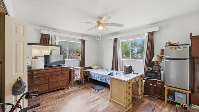 7830 Village Oak Drive, Live Oak, TX 78233