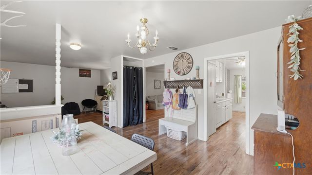 7830 Village Oak Drive, Live Oak, TX 78233