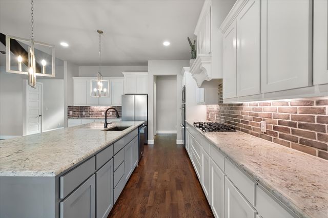 1050 Falcon Nest Drive, Kennedale, TX 76060