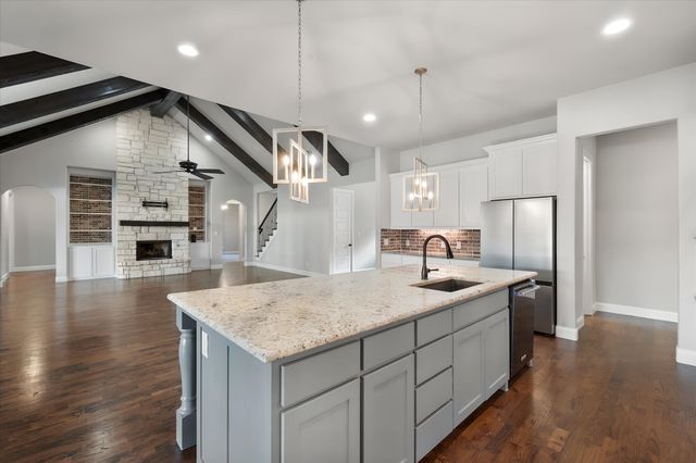 1050 Falcon Nest Drive, Kennedale, TX 76060