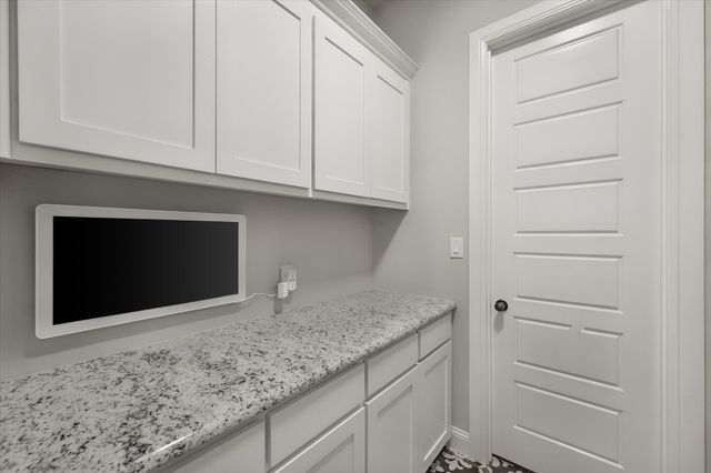 1050 Falcon Nest Drive, Kennedale, TX 76060
