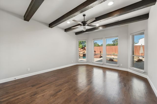 1050 Falcon Nest Drive, Kennedale, TX 76060
