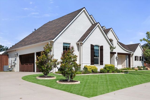 1050 Falcon Nest Drive, Kennedale, TX 76060