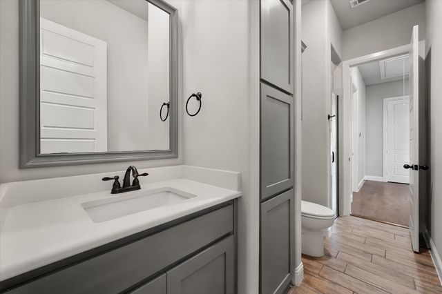 1050 Falcon Nest Drive, Kennedale, TX 76060
