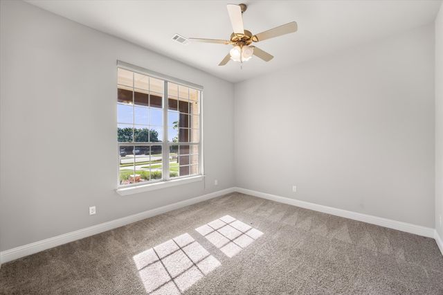 1050 Falcon Nest Drive, Kennedale, TX 76060